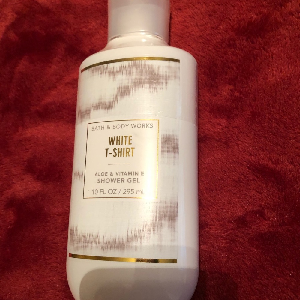 new in plastic bath and body works white t-shirt shower gel